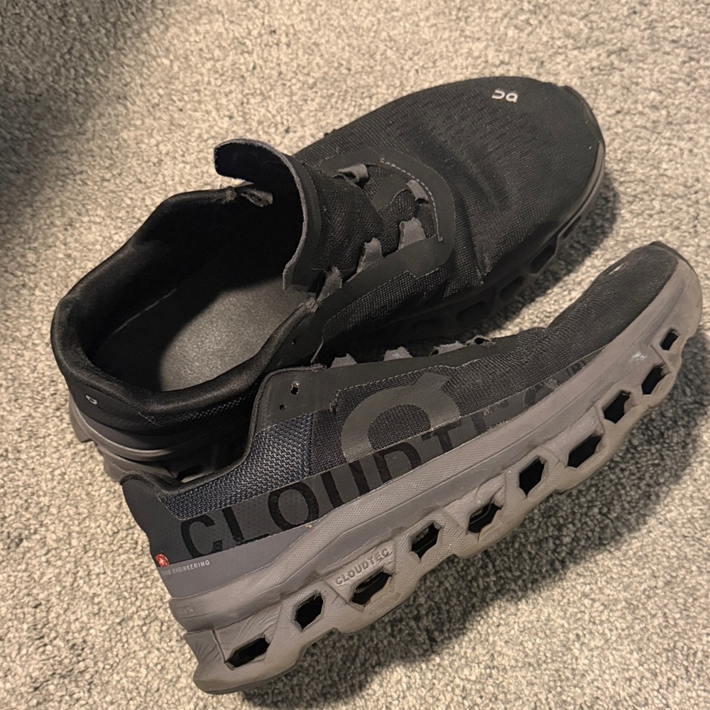 On Cloudmonster sneakers. Size 9